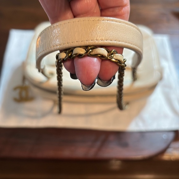 CHANEL Crossbody Caviar & Quilted Lambskin Leather Camera Case Cream - Picture 12 of 15